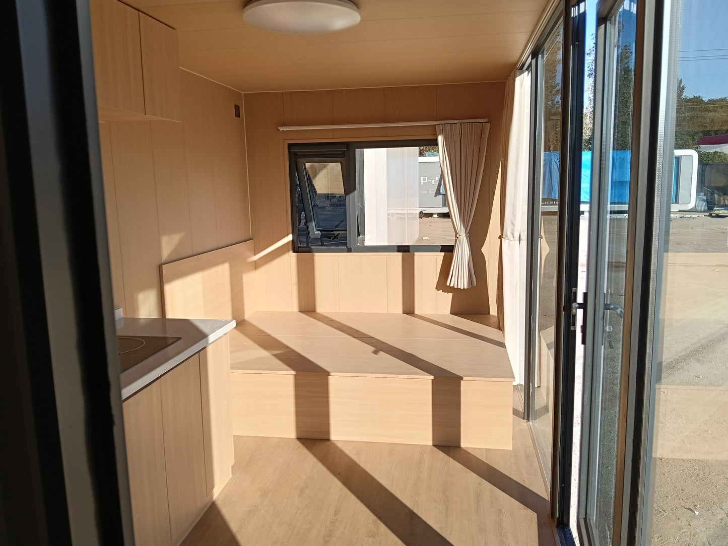 Panoramic Cabin Unit: Modern Prefab Office & Guest Pod